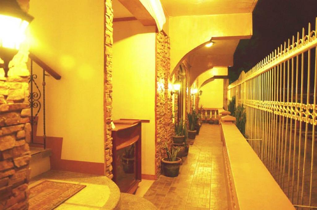 Casa D' Estrella Apartelle Balabag  Bagian luar foto