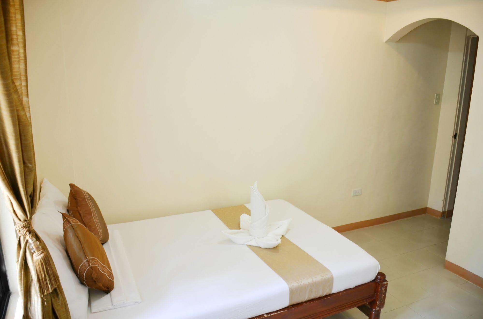 Casa D' Estrella Apartelle Balabag  Bagian luar foto