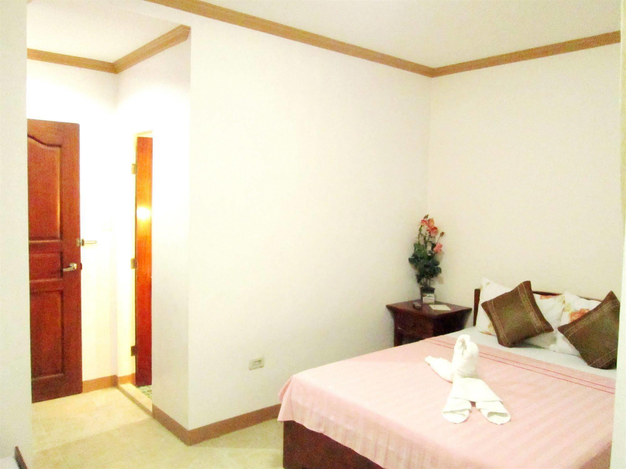 Casa D' Estrella Apartelle Balabag  Bagian luar foto