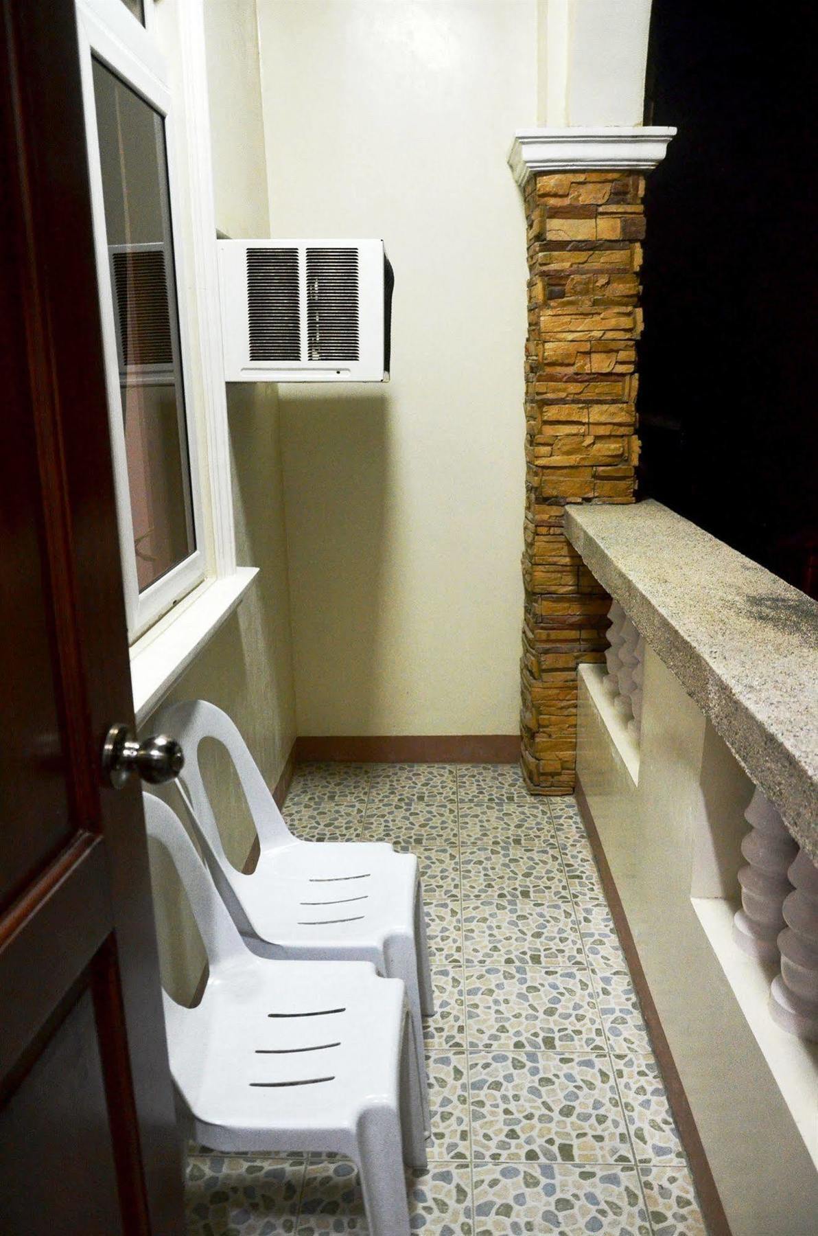 Casa D' Estrella Apartelle Balabag  Bagian luar foto
