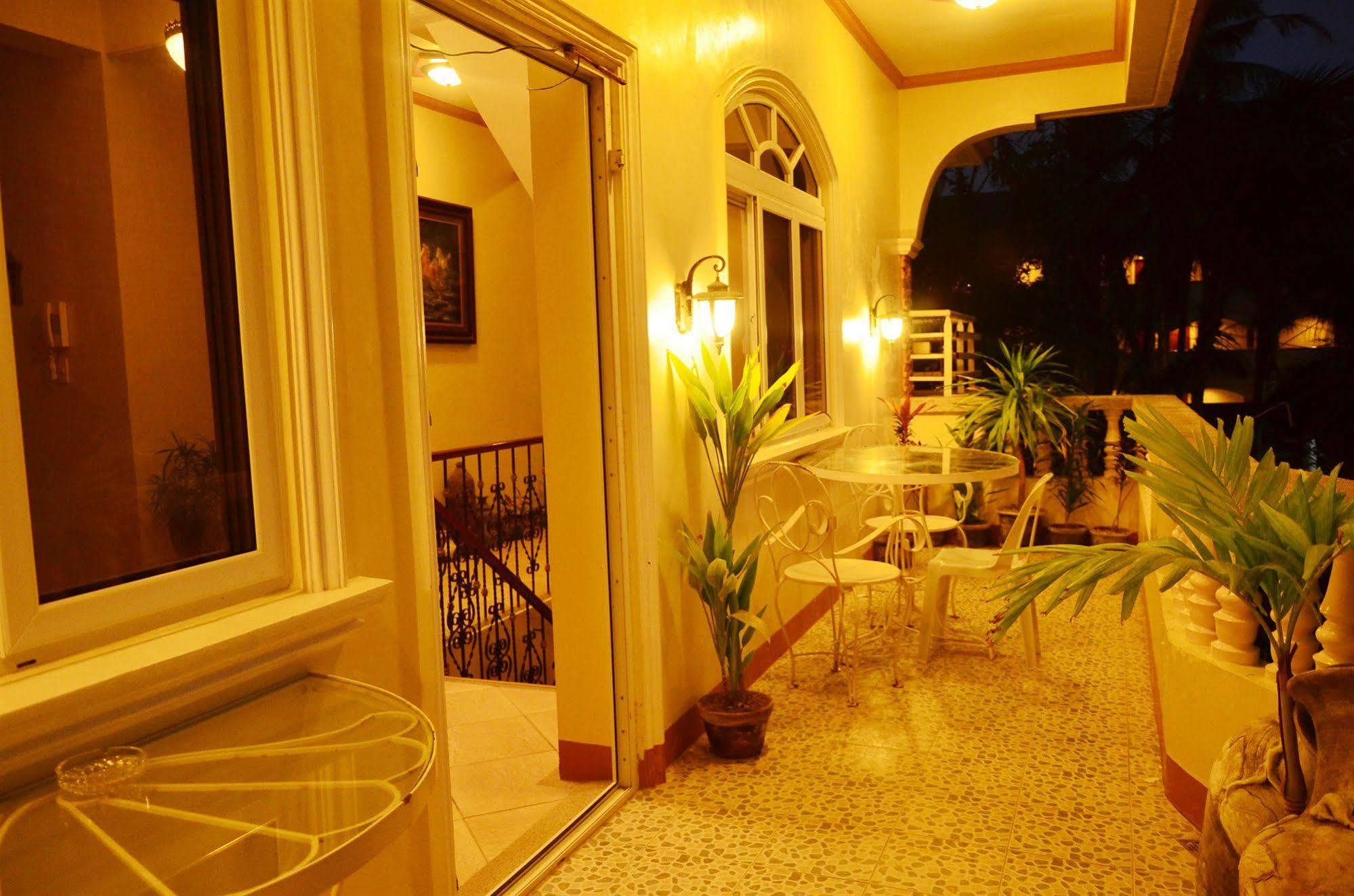 Casa D' Estrella Apartelle Balabag  Bagian luar foto
