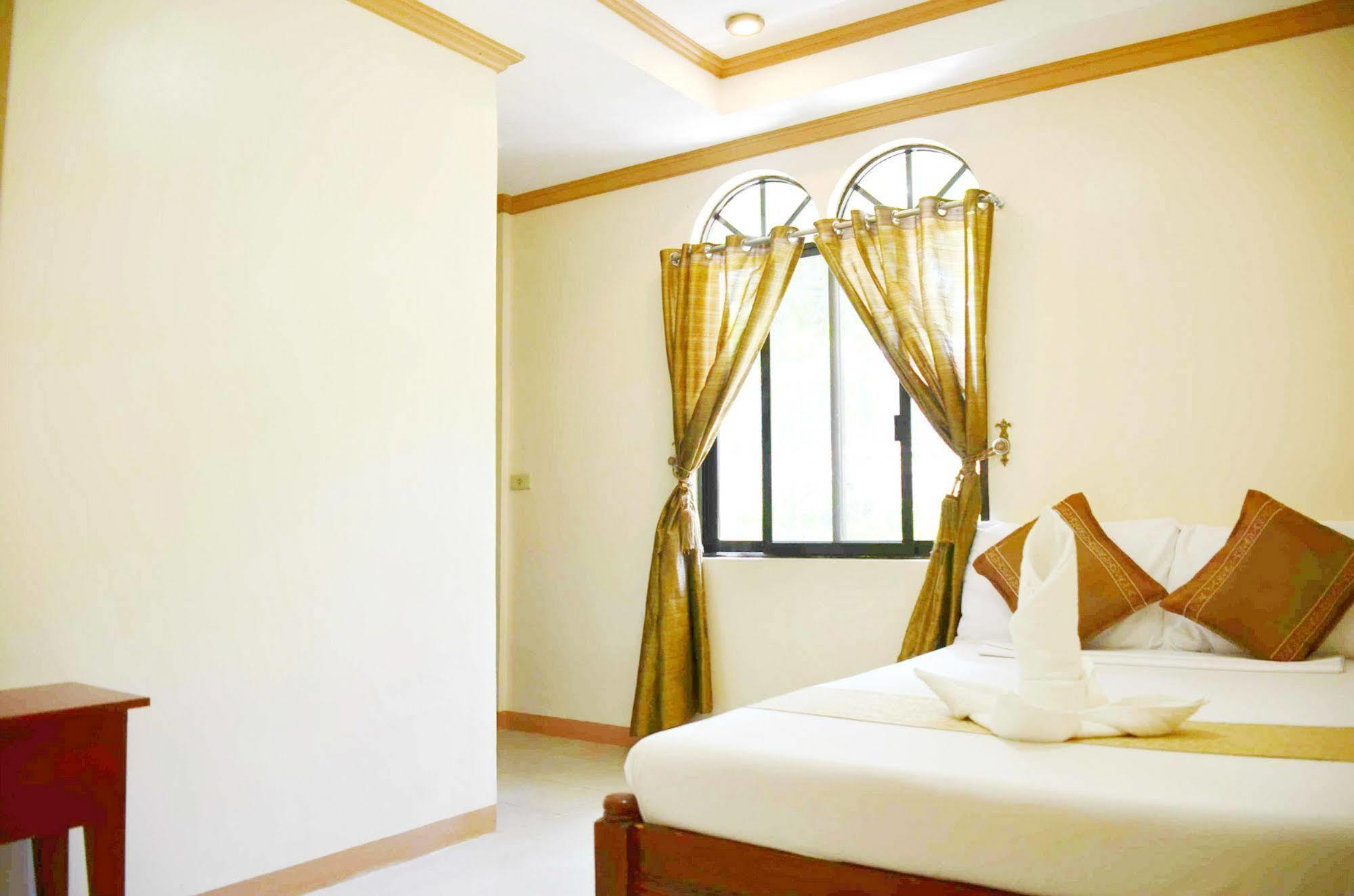Casa D' Estrella Apartelle Balabag  Bagian luar foto