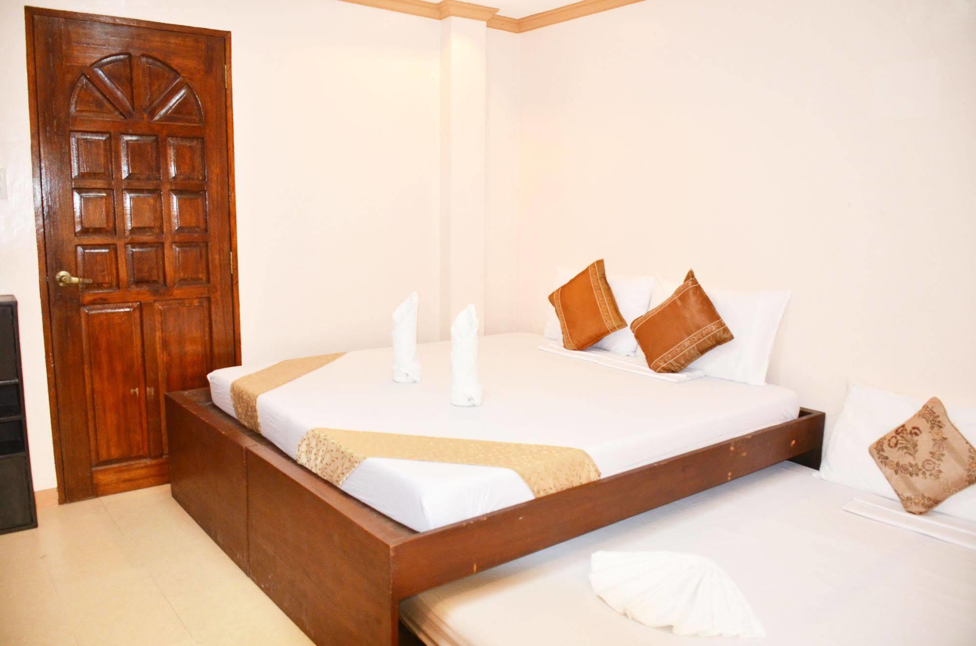 Casa D' Estrella Apartelle Balabag  Bagian luar foto