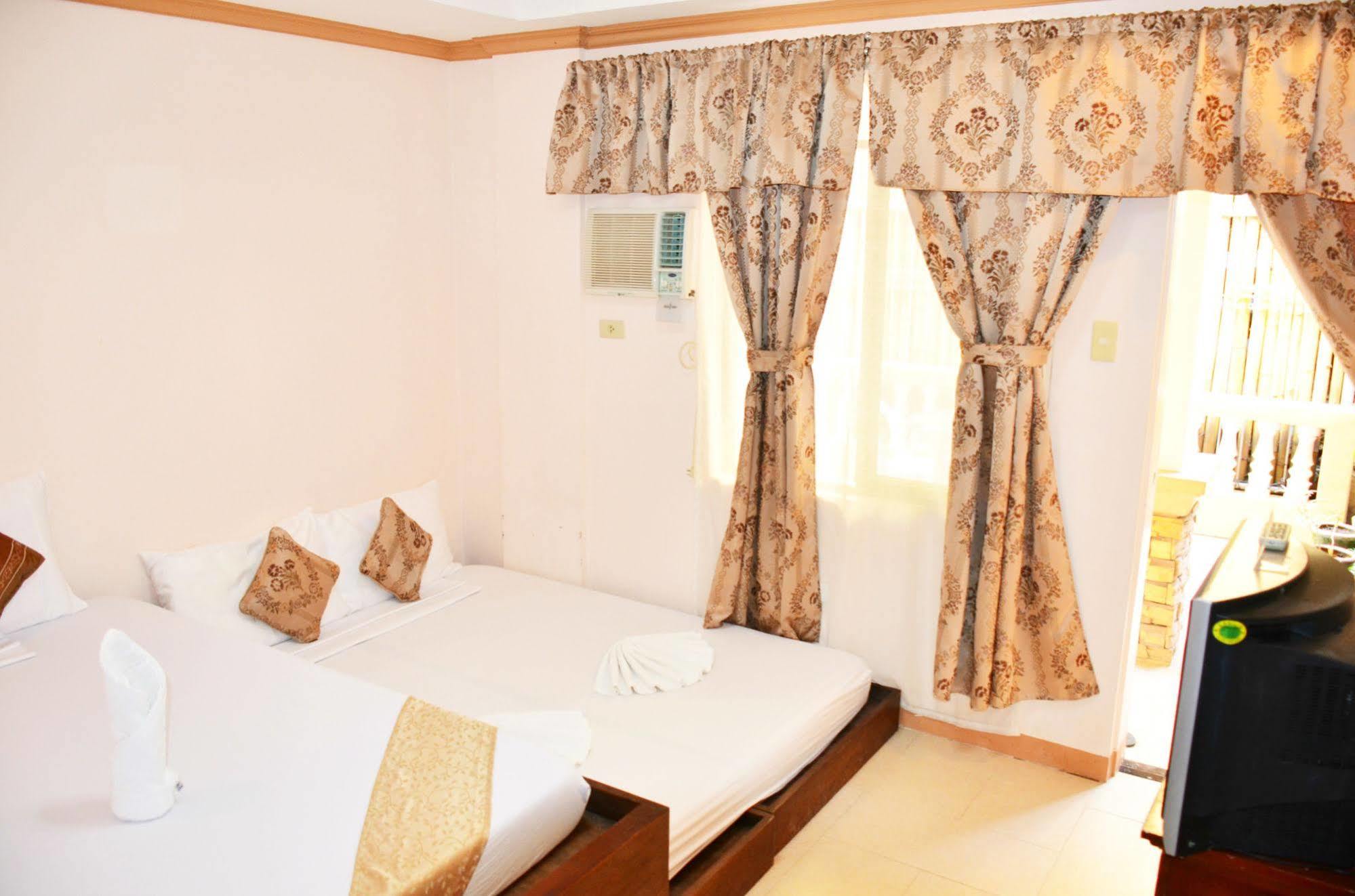 Casa D' Estrella Apartelle Balabag  Bagian luar foto