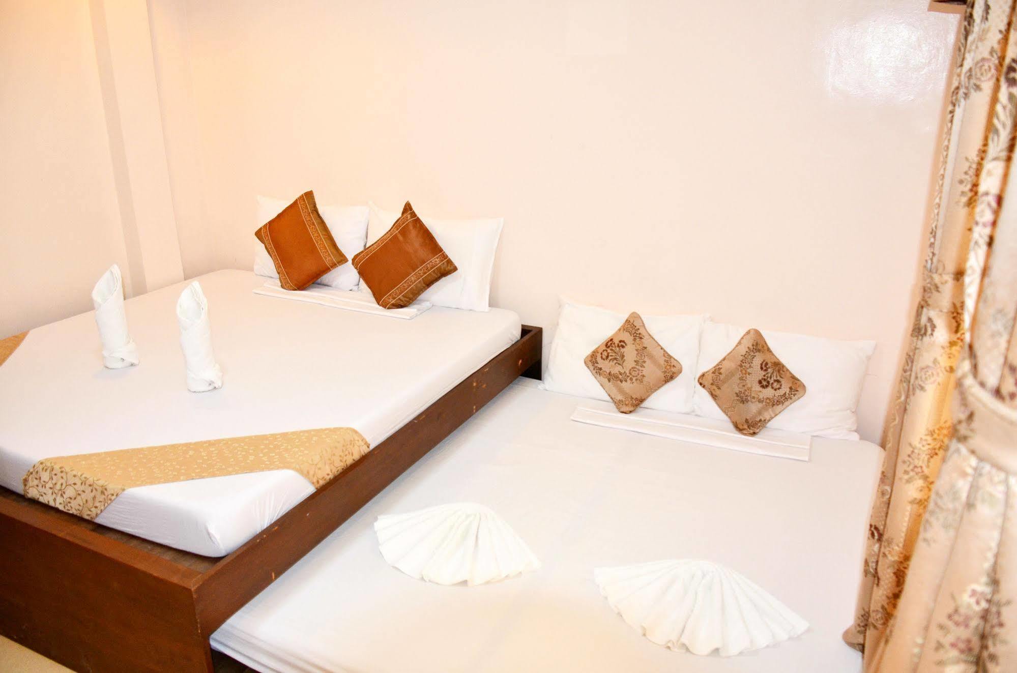 Casa D' Estrella Apartelle Balabag  Bagian luar foto