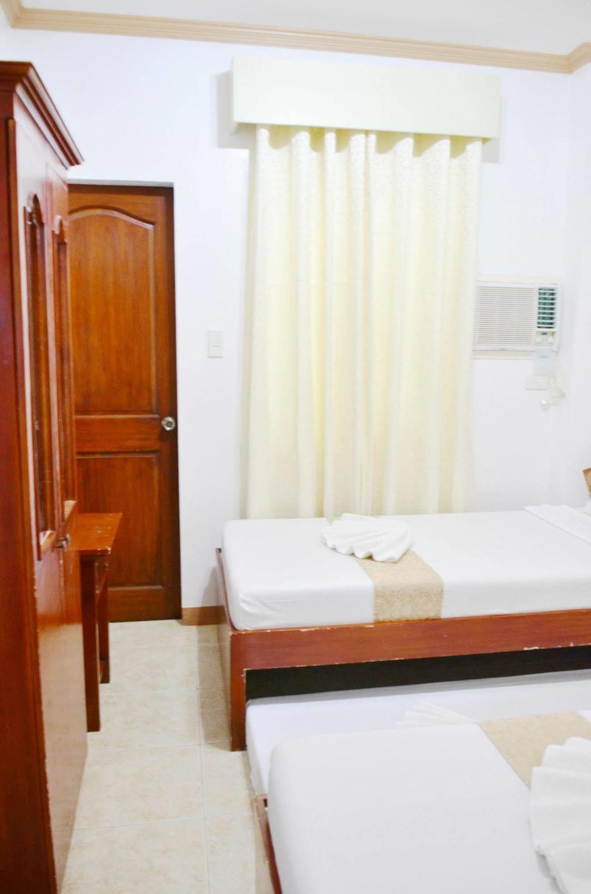 Casa D' Estrella Apartelle Balabag  Bagian luar foto