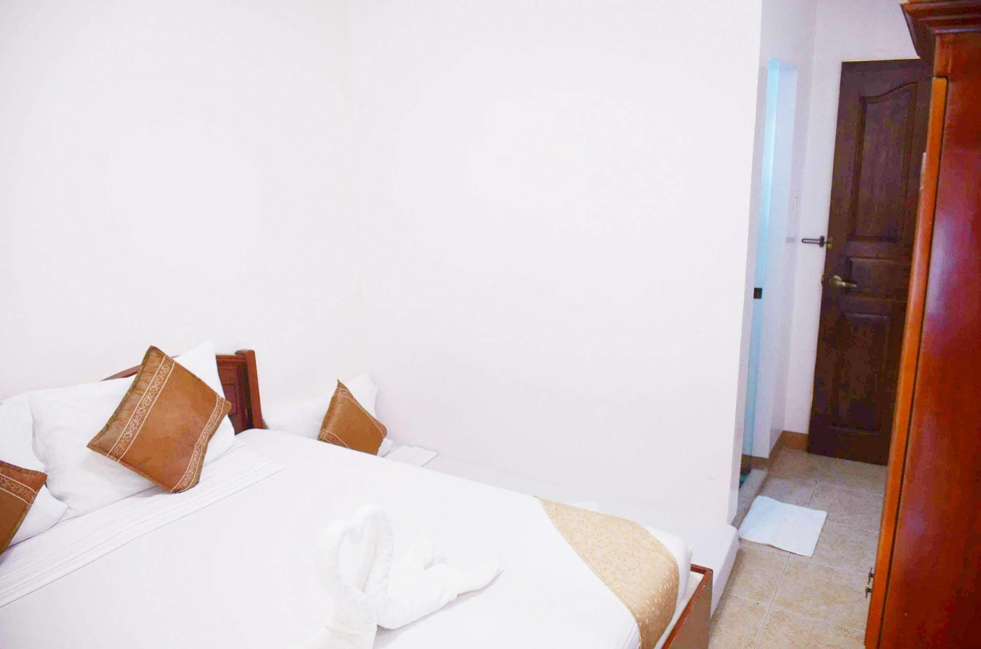 Casa D' Estrella Apartelle Balabag  Bagian luar foto