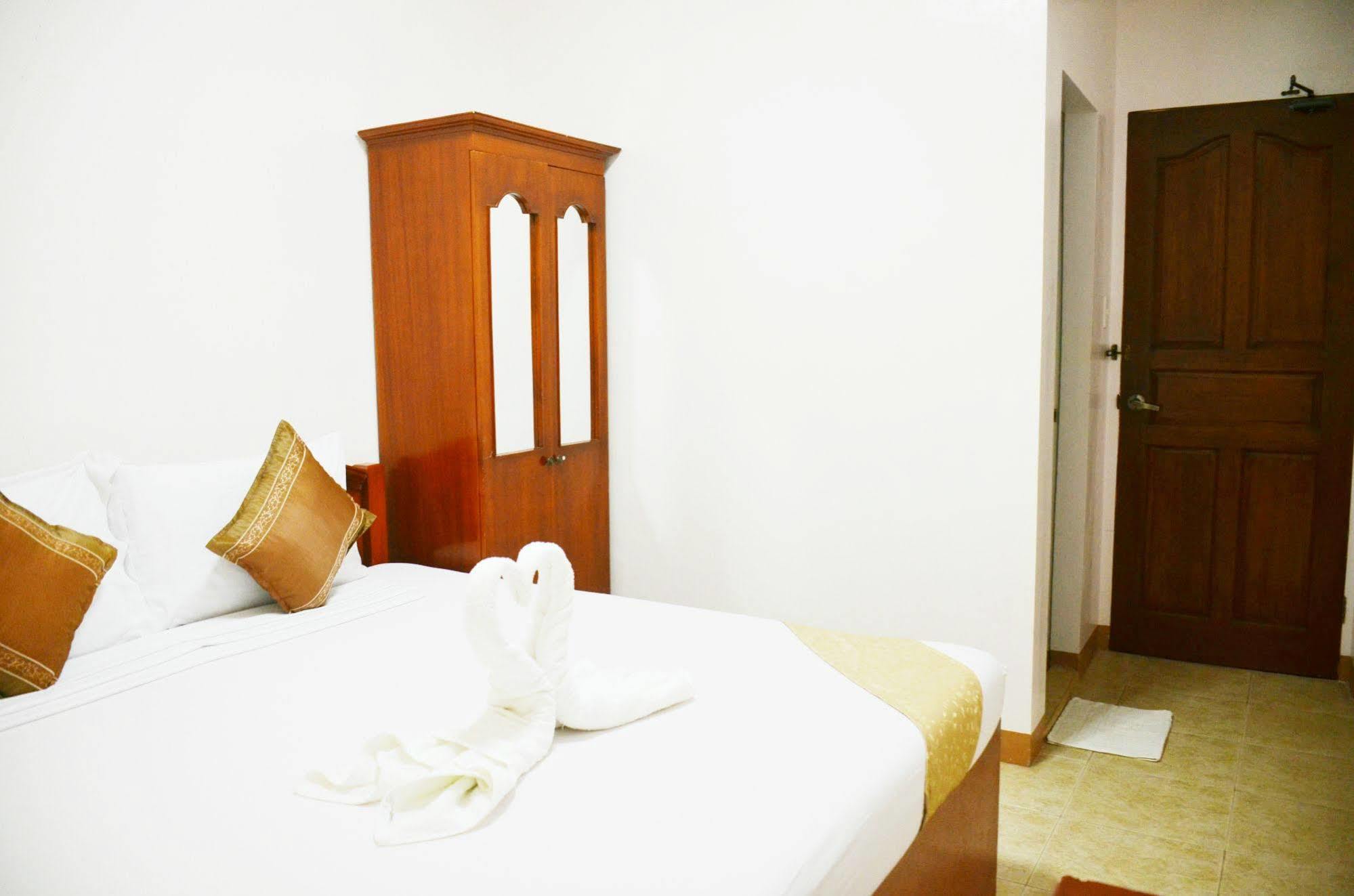 Casa D' Estrella Apartelle Balabag  Bagian luar foto