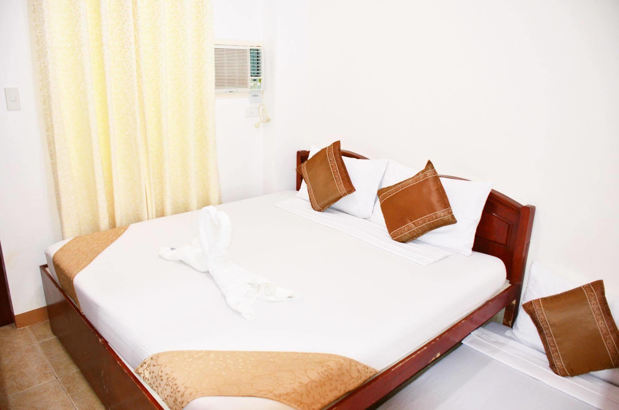 Casa D' Estrella Apartelle Balabag  Bagian luar foto