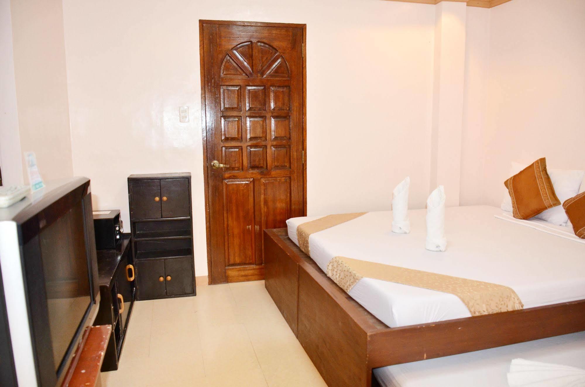 Casa D' Estrella Apartelle Balabag  Bagian luar foto